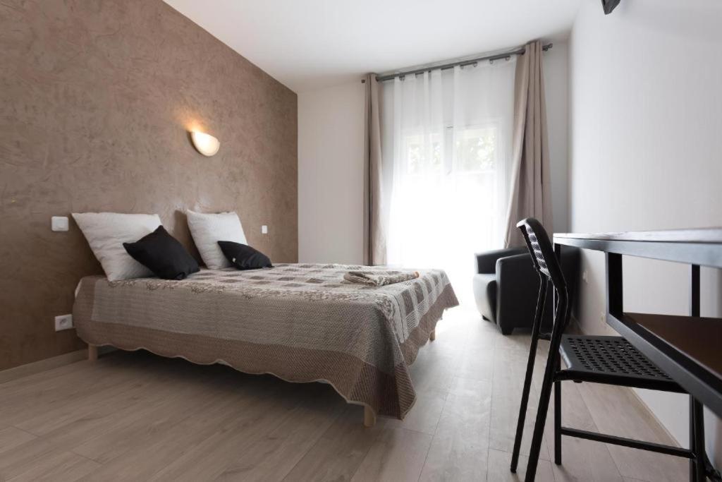 אביניון Hotel Alizea מראה חיצוני תמונה