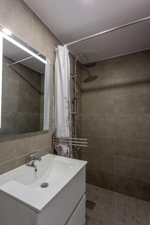 אביניון Hotel Alizea מראה חיצוני תמונה