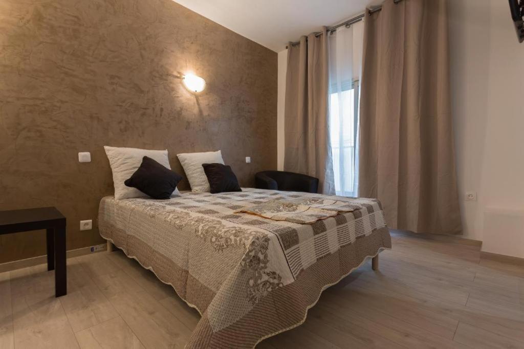 אביניון Hotel Alizea מראה חיצוני תמונה